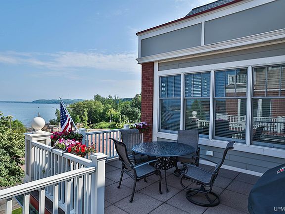 3rd image of 620 S Lakeshore Blvd