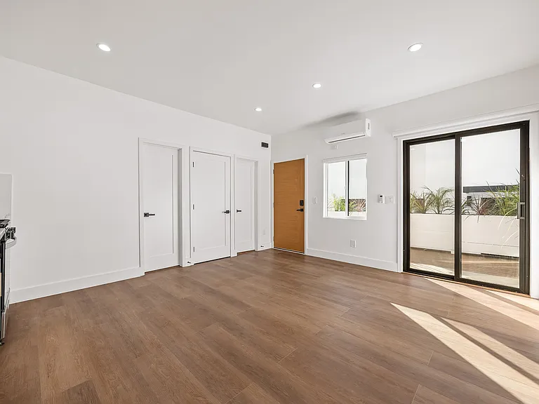 212 W 64th St #C — Photo 19