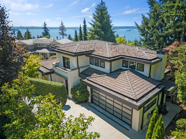2650 Rosebery Ave, West Vancouver, BC V7V 3A2