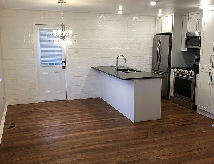 1284 S Harrison St — Photo 2