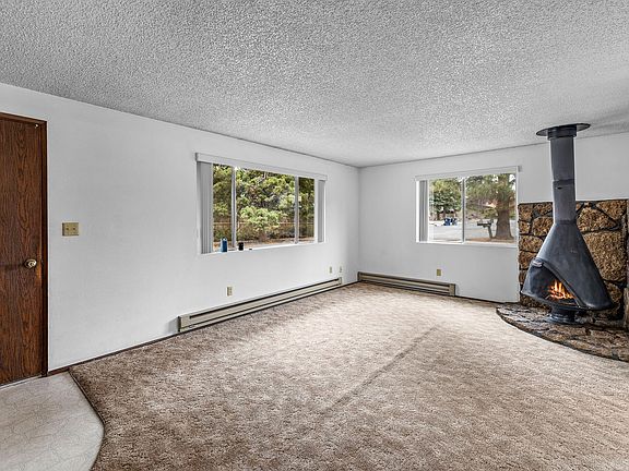 4th image of 239 SE Ventura Pl #241