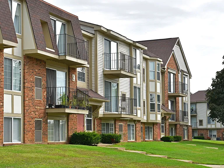 Apartment Exterior at Bristol Square