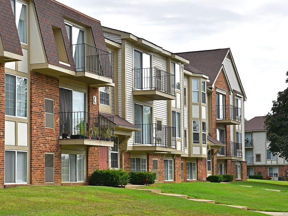 Apartment Exterior at Bristol Square