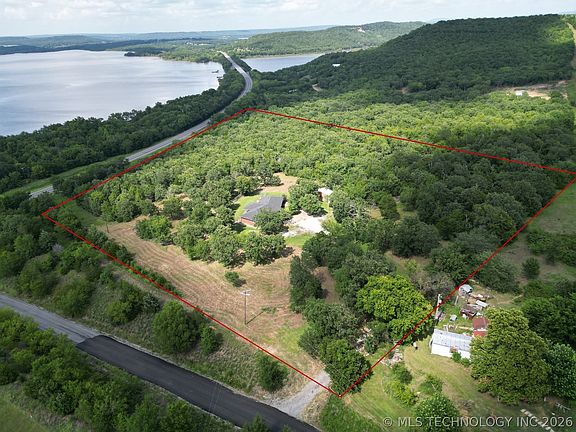 3rd image of 3440 Seven Devils Rd