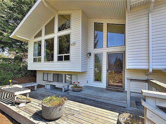 5th image of 5226 Enetai Ave NE
