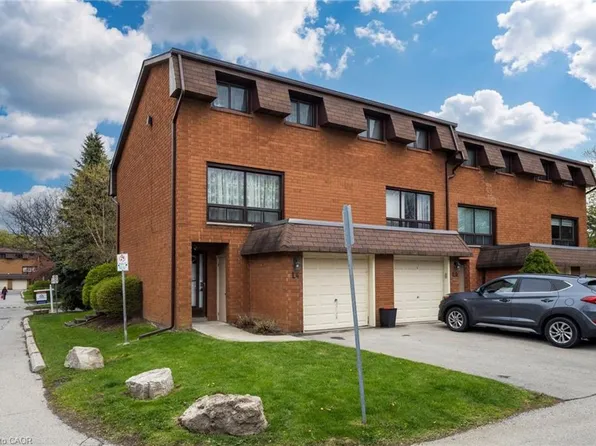 444 Stone Church Rd W #L4, Hamilton, ON L9B 1R1