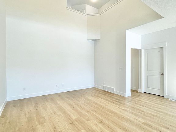 5th image of 3997 W 1650th St N
