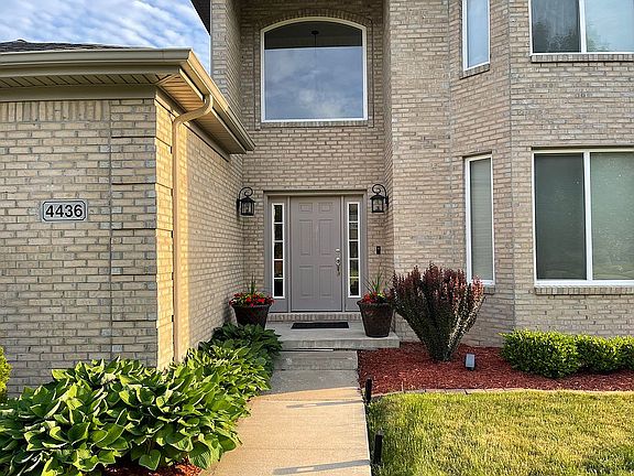 3rd image of 4436 Newark Cir
