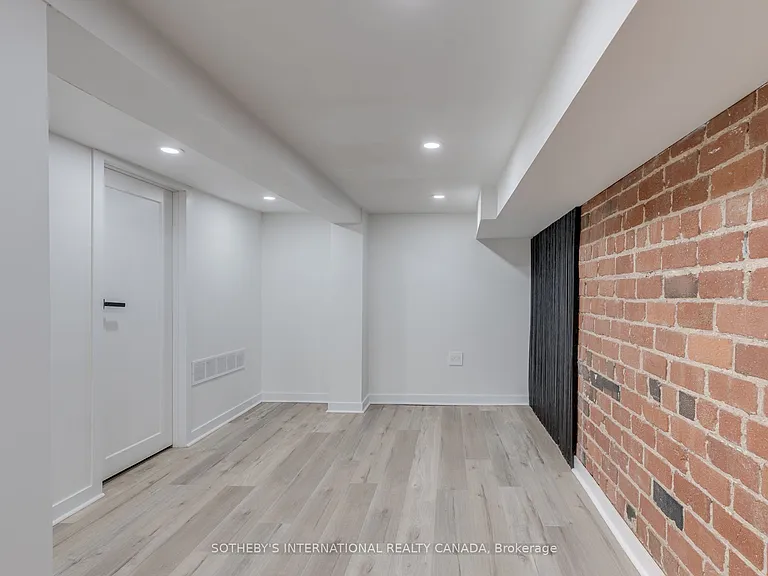 120 Glenlake Ave #BASEMENT — Photo 10