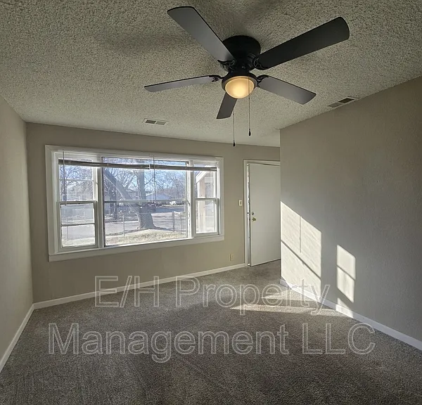 1642 N Erie St — Photo 7