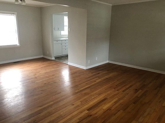 Living / dining / into kitchen