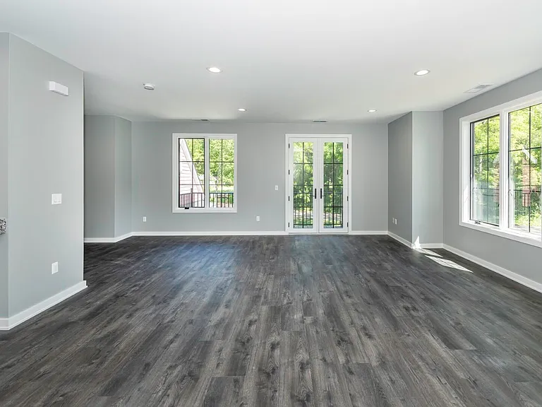 5399 Plymouth Rd — Photo 10