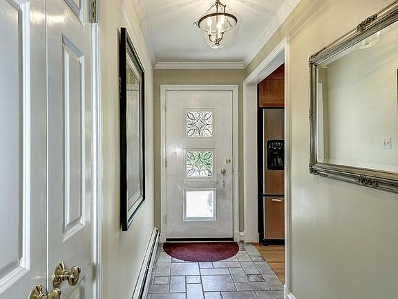 4th image of 4012 N Taylor St