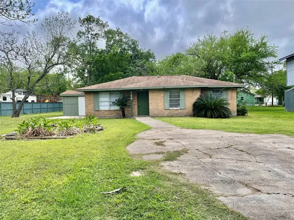 119 Stanford St, Lake Jackson, TX 77566