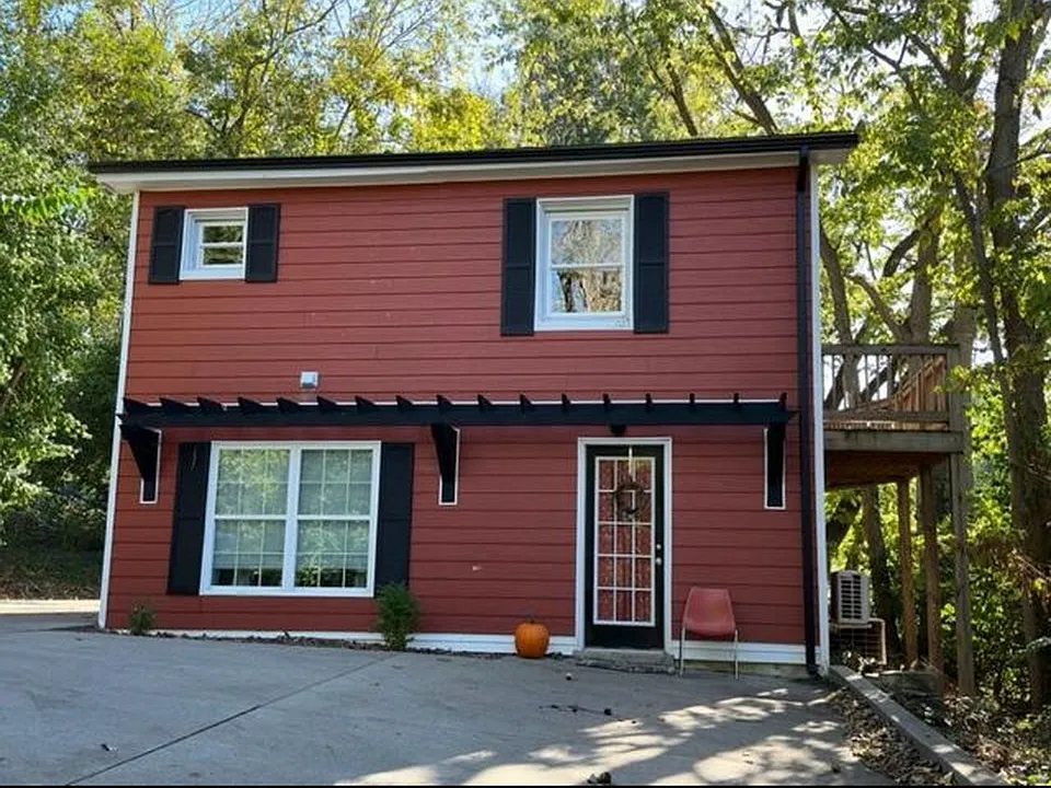 145 1/2 Parrish Ave #2