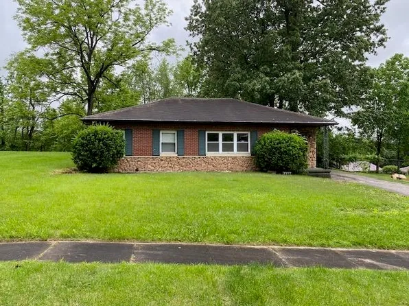 821 N 4th St, Central City, KY 42330