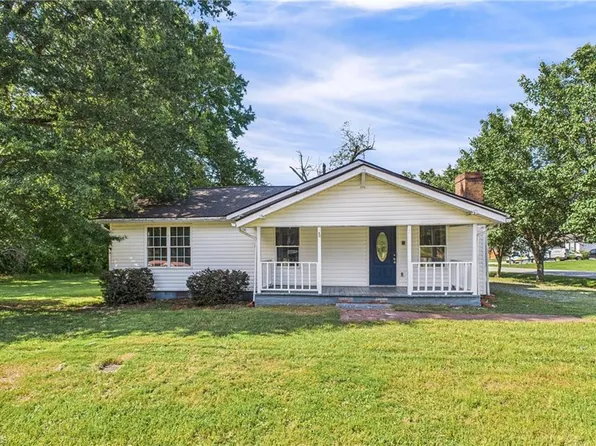 1038 Johnsontown Rd, Thomasville, NC 27360