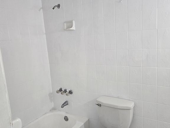 3rd image of 11304 SW 7th St