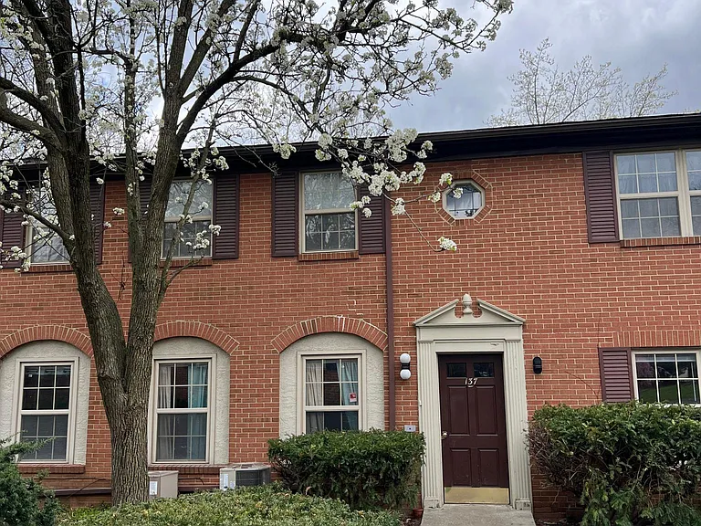 85 Georgetown Dr #C — Photo 6