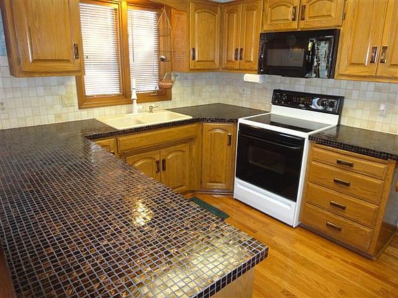 3rd image of 707 Joseph Dr