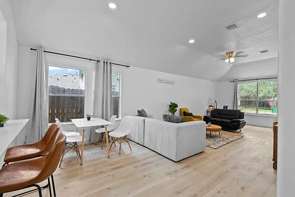 5915 Shining Leaf Ct — Photo 9