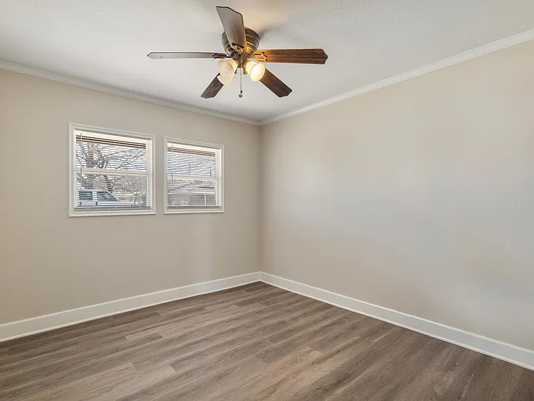 506 E White St — Photo 12