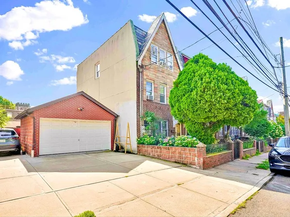 2713 12th St, Astoria, NY 11102
