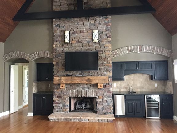 2nd image of 914 Kensington Way