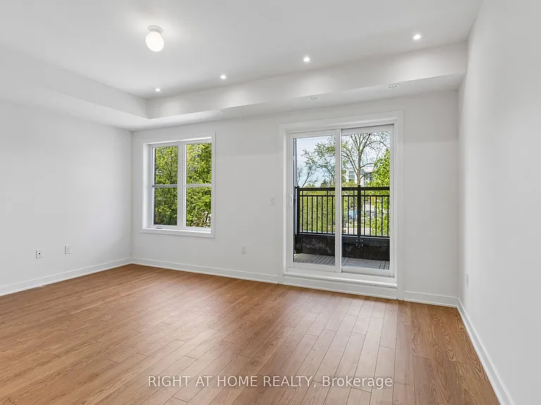 15100 Yonge St #206 — Photo 14