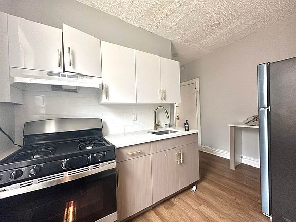 4th image of 319 Summit Ave #E