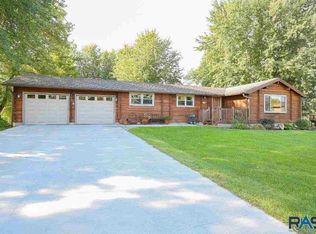 7605 E Palomino Rd, Sioux Falls, SD 57110