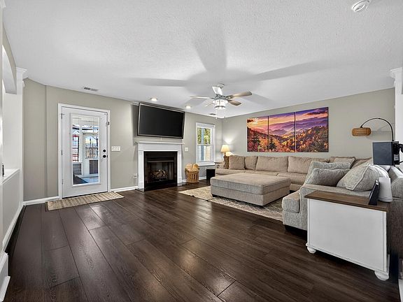3rd image of 148 Flagstone Way
