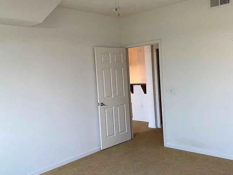 1101 S Main St — Photo 7