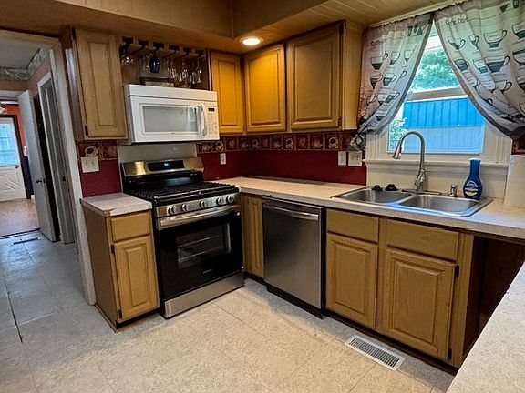 4th image of 5 Truman Ct