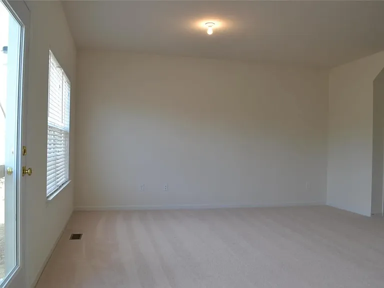 2410 Kilare Ln N — Photo 5