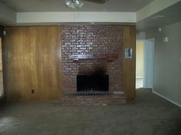 500 Canary Ln, Desoto, TX 75115