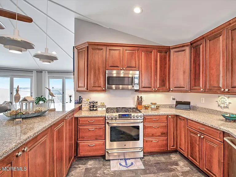 424 E Longport Ave — Photo 12