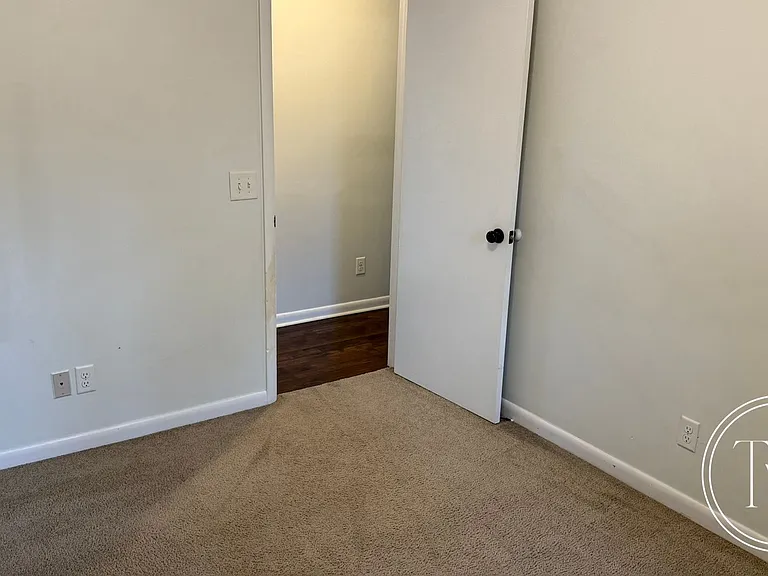 806 W Oxford Ln — Photo 7