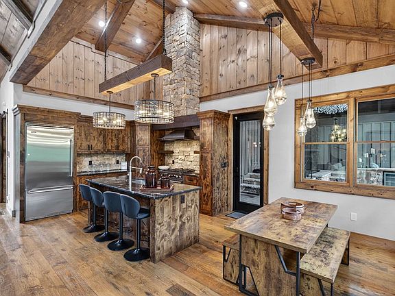 3rd image of 361 Bluebird Ln