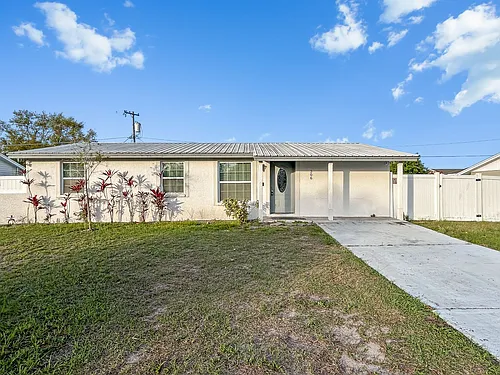 306 Flamingo Dr Photo 1