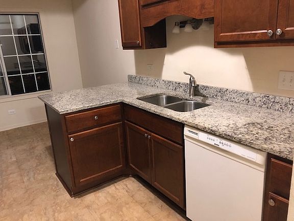 3rd image of 1741 Chesapeake Ln APT 4