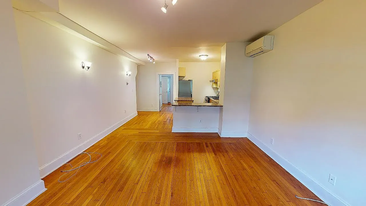 382 Burns Street — Photo 3