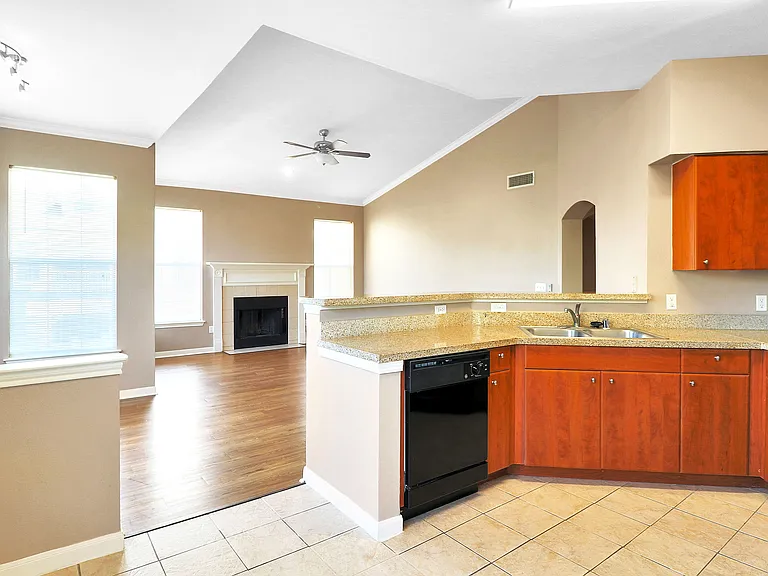 Stone Manor Apartment Homes — Photo 7