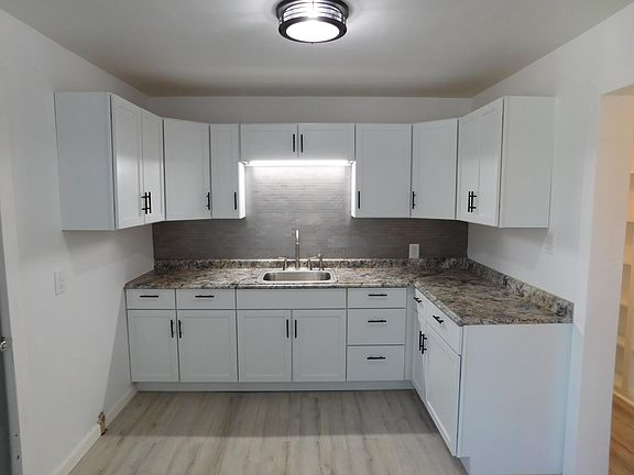 5th image of 155 Burnham St W