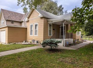 302 NW Gordon St, Topeka, KS 66608