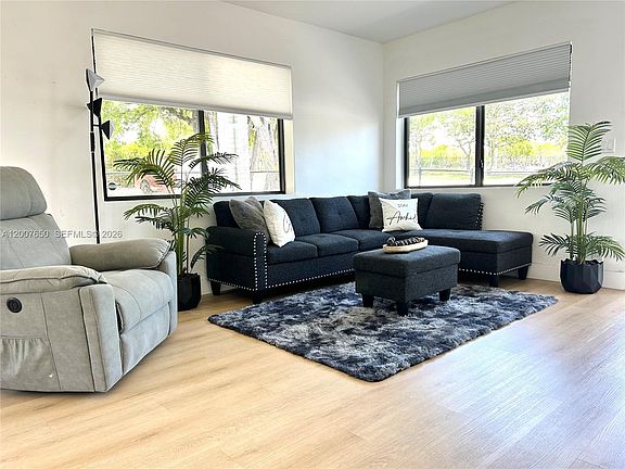 3rd image of 808 45th St