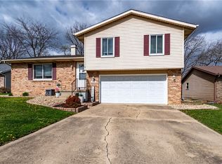 2835 N Primrose Ln, Decatur, IL 62526