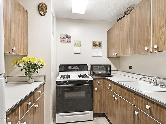 3rd image of 80 Gold St #22M
