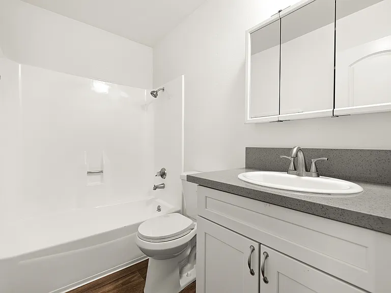 Imperial Place Apartments — Photo 9