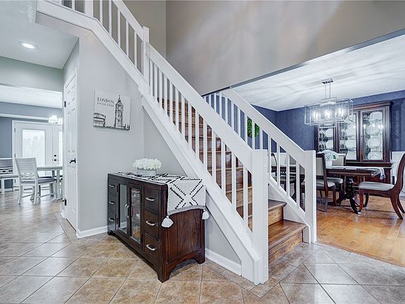 4th image of 77 Wakecliffe Dr